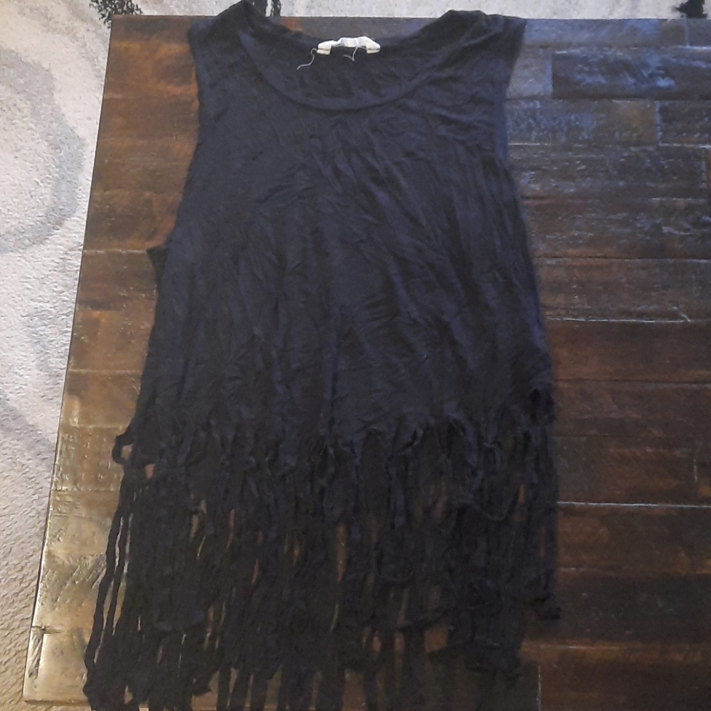 Fringed tank